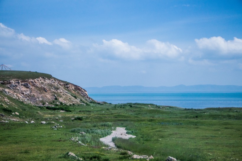 点击大图看下一张：四川花湖优美风景图片