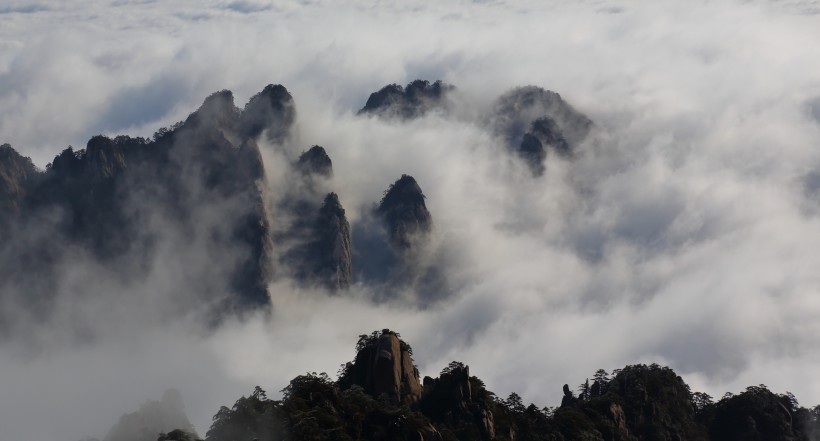 点击大图看下一张：安徽黄山云海风景图片