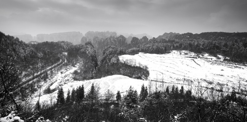 点击大图看下一张：湖南张家界黄狮寨雪景图片