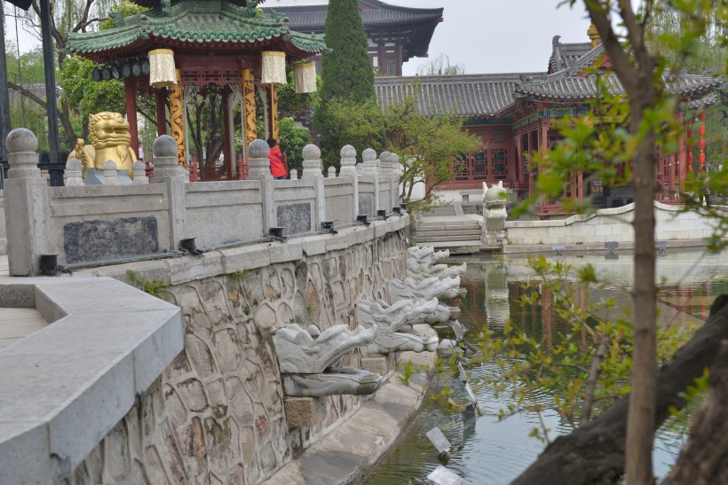 点击大图看下一张：陕西西安华清池风景图片