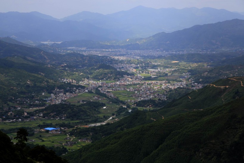 点击大图看下一张：浙江华岩山风景图片