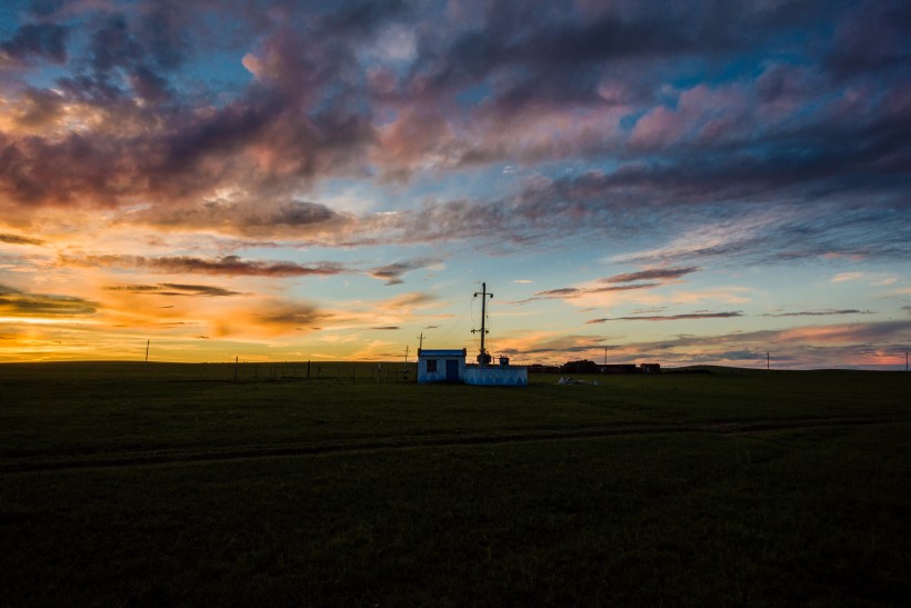 点击大图看下一张：呼伦贝尔草原早晨风景图片