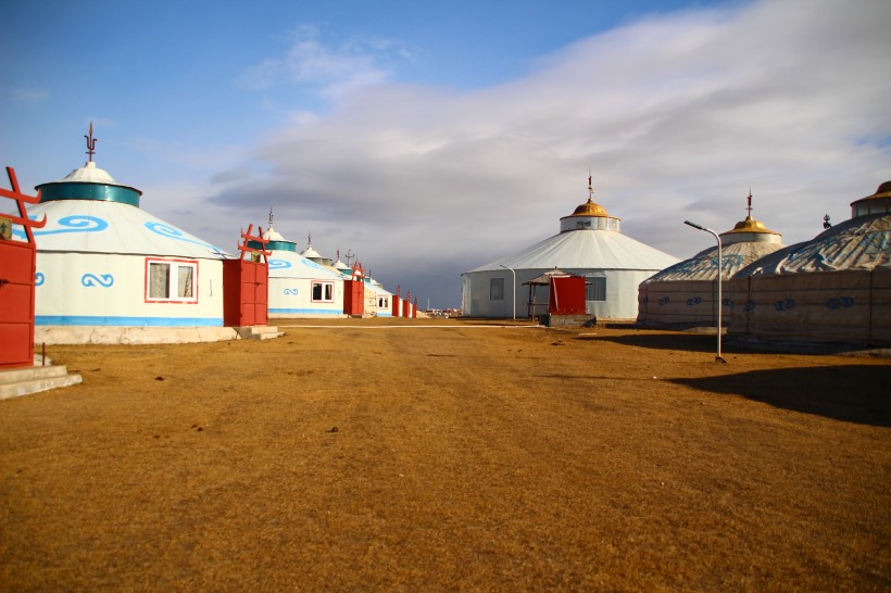 点击大图看下一张：内蒙古呼伦贝尔大草原秋色风景图片