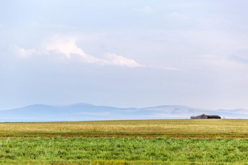 点击大图看下一张：内蒙古呼伦贝尔秋季风景图片