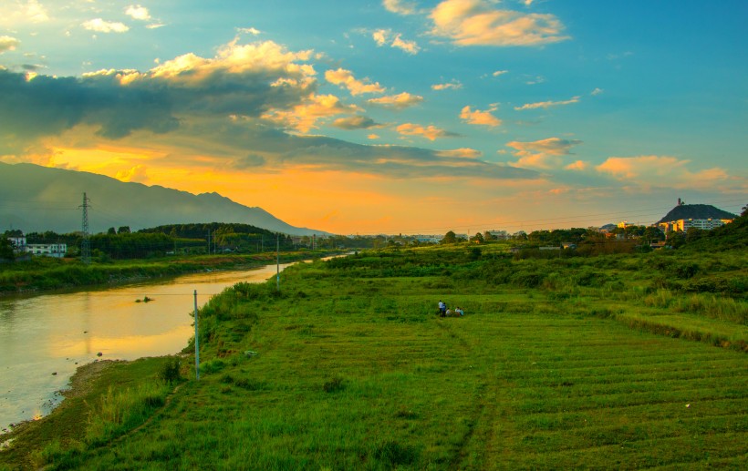 点击大图看下一张：湖南粟家村风景图片