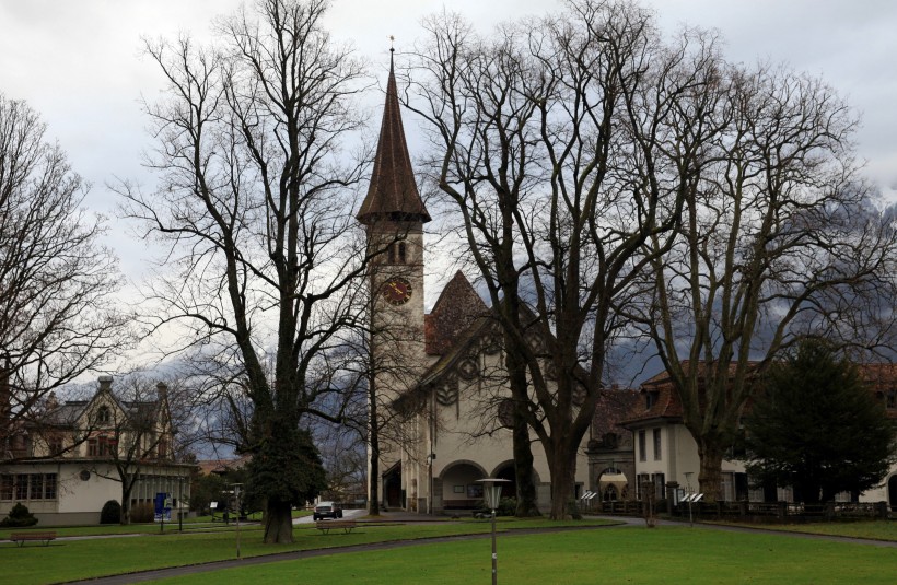 点击大图看下一张：瑞士小镇因特拉肯风景图片