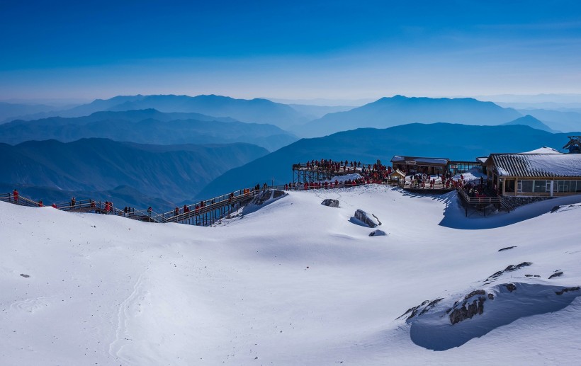 点击大图看下一张：云南玉龙雪山风景图片