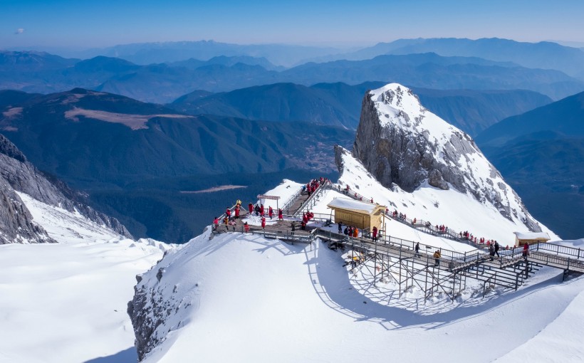 点击大图看下一张：云南玉龙雪山风景图片