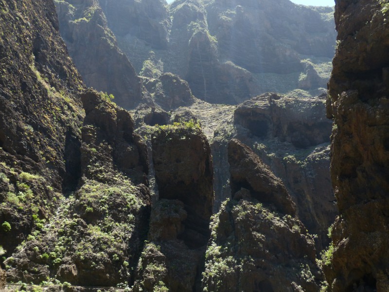 点击大图看下一张：加那利群岛山沟图片