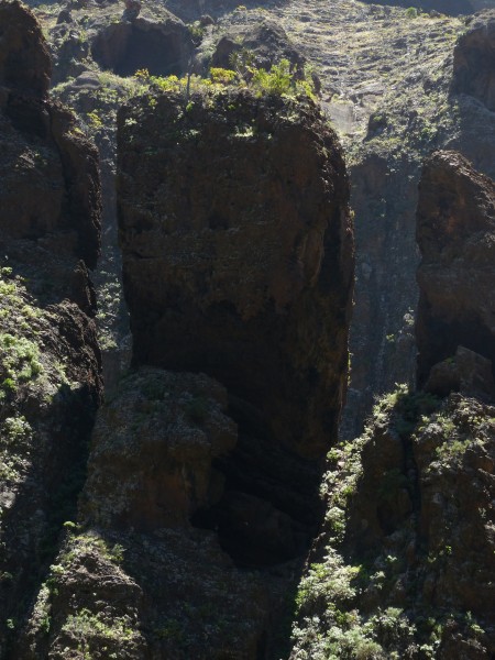 点击大图看下一张：加那利群岛山沟图片