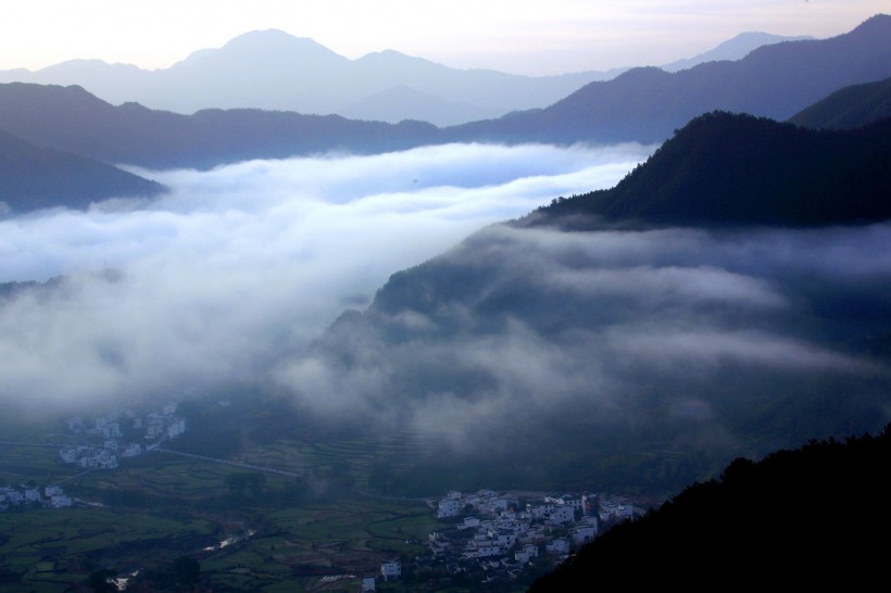 点击大图看下一张：江西上饶江岭云海风景图片