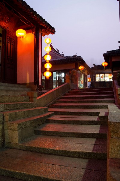 点击大图看下一张：江苏昆山周庄夜景图片