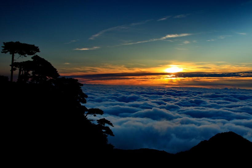 点击大图看下一张：江西三清山日出风景图片