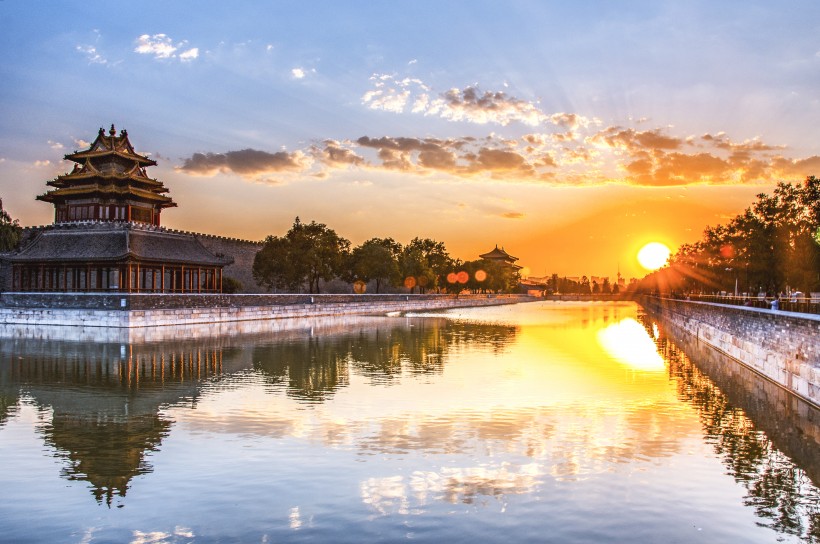 点击大图看下一张：北京故宫角楼日落风景图片
