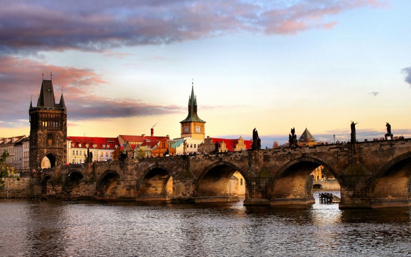 点击大图看下一张：捷克城市风景图片