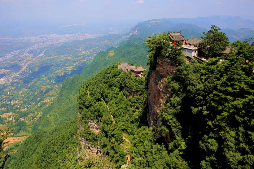 点击大图看下一张：成县鸡峰山国家森林公园风景图片