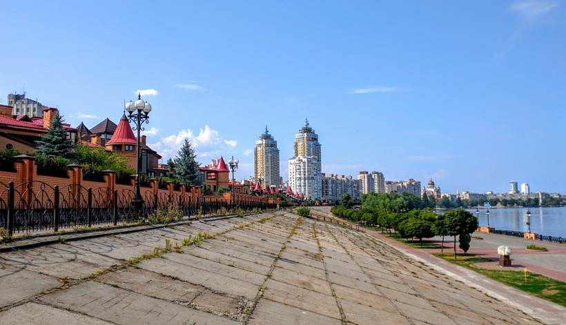 点击大图看下一张：乌克兰基辅风景图片