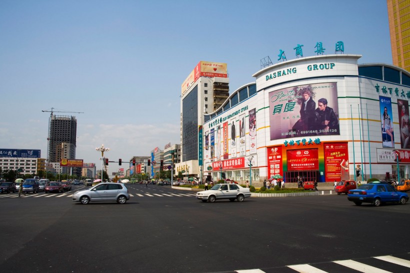 点击大图看下一张：吉林省吉林市吉林大街图片