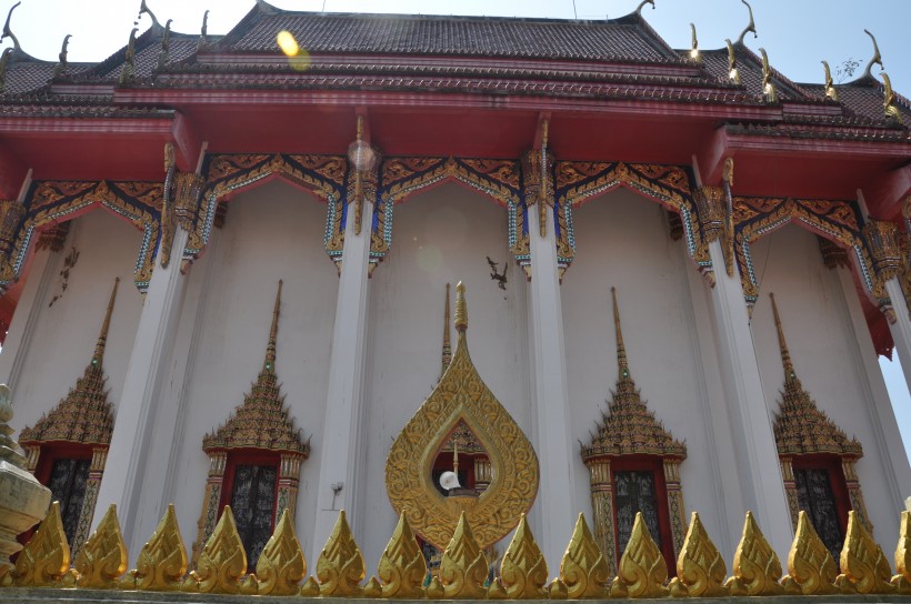 点击大图看下一张：泰国金佛寺图片