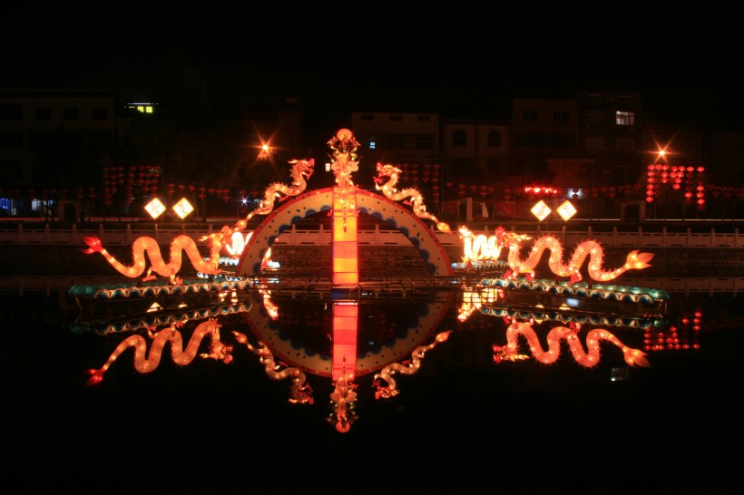 点击大图看下一张：湖北荆州花灯图片