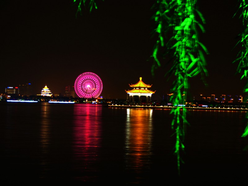 点击大图看下一张：江苏苏州金鸡湖夜景图片