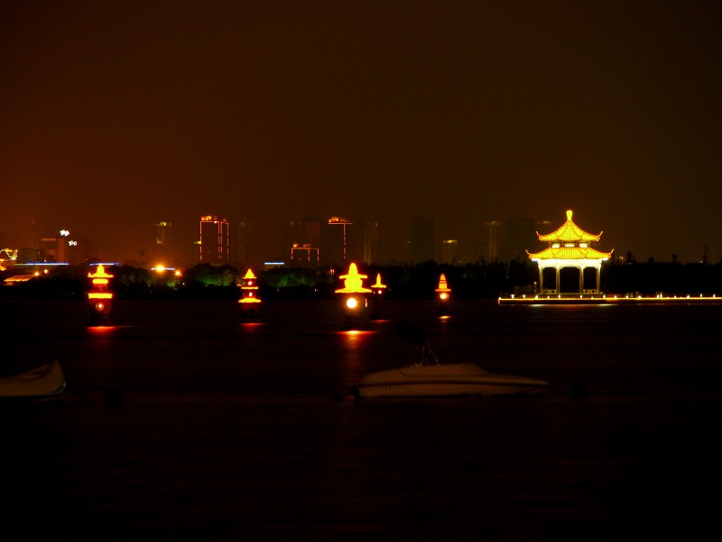 点击大图看下一张：江苏苏州金鸡湖夜景图片