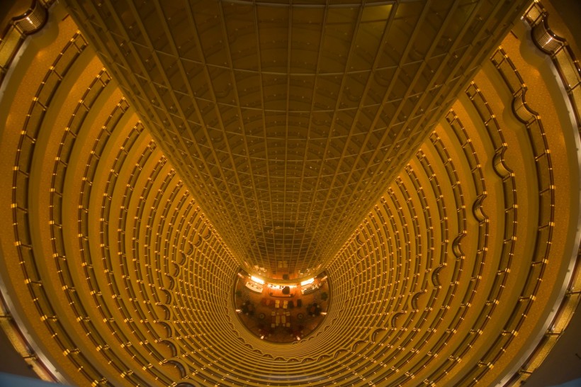 点击大图看下一张：上海浦东金茂大厦图片