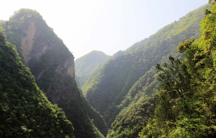 点击大图看下一张：陕西金丝大峡谷风景图片