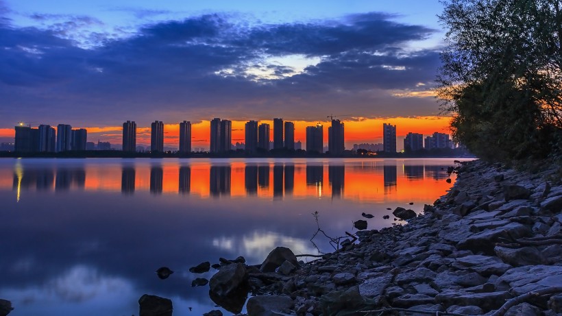 点击大图看下一张：晨曦晋阳湖风景图片