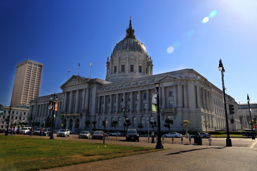 点击大图看下一张：美国旧金山市政厅风景图片