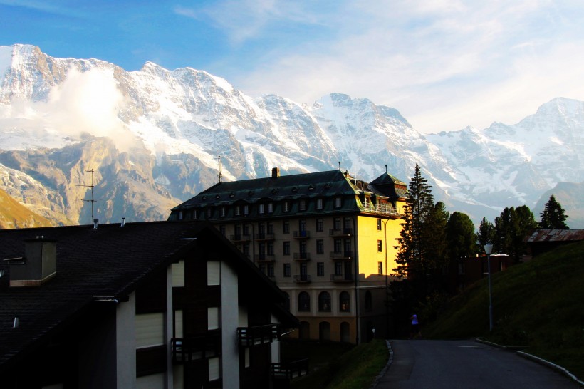 点击大图看下一张：瑞士少女峰风景图片