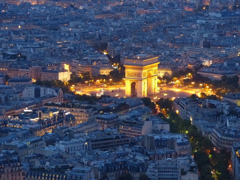点击大图看下一张：法国巴黎凯旋门图片