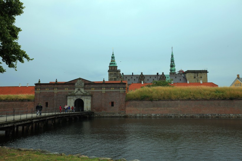点击大图看下一张：丹麦卡隆堡宫图片