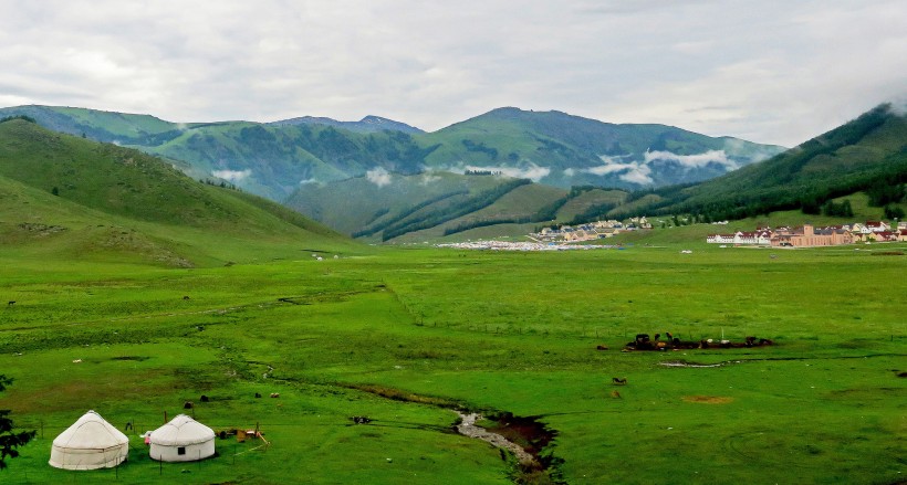点击大图看下一张：大美新疆喀纳斯风景图片