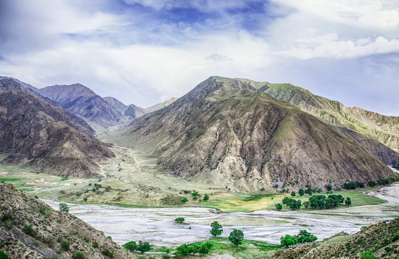 点击大图看下一张：新疆克尔古提峡谷风景图片