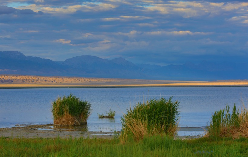 点击大图看下一张：青海可鲁克湖风景图片
