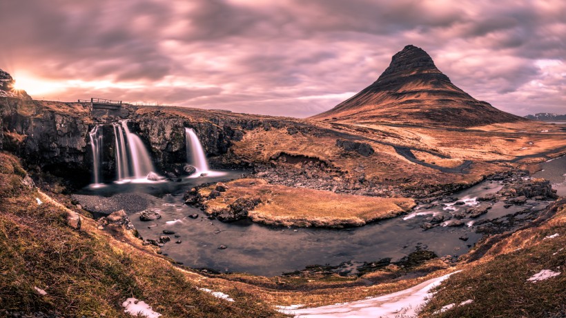 点击大图看下一张：冰岛共和国草帽山图片