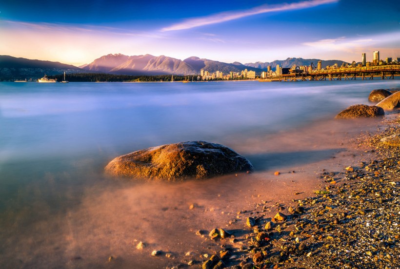 点击大图看下一张：加拿大温哥华基斯兰奴海滩傍晚风景图片