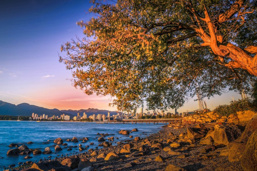 点击大图看下一张：加拿大温哥华基斯兰奴海滩傍晚风景图片