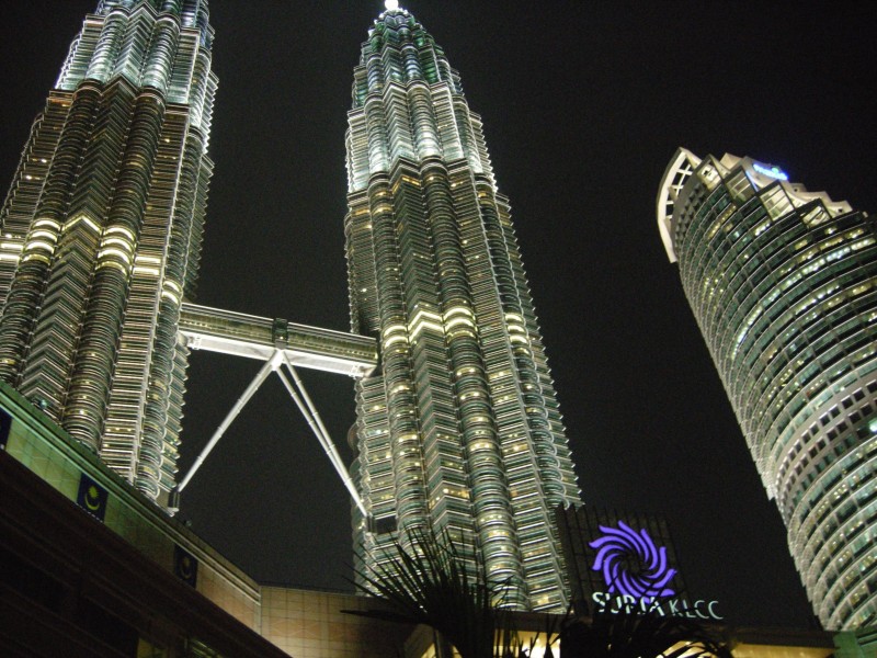 点击大图看下一张：马来西亚吉隆坡石油双塔图片