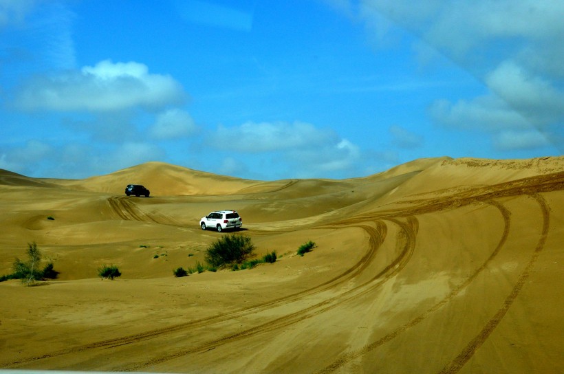 点击大图看下一张：内蒙古库布齐沙漠风景图片