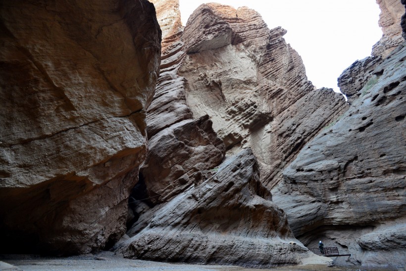 点击大图看下一张：新疆天山库车大峡谷砂岩地貌风景图片