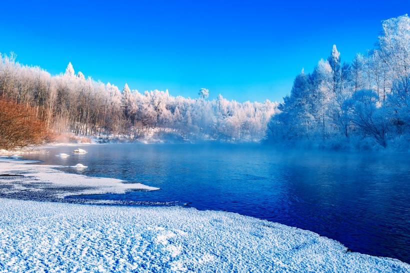 点击大图看下一张：黑龙江库尔滨河的冬天风景图片