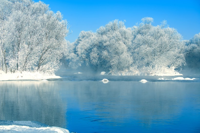 点击大图看下一张：黑龙江库尔滨河的冬天风景图片