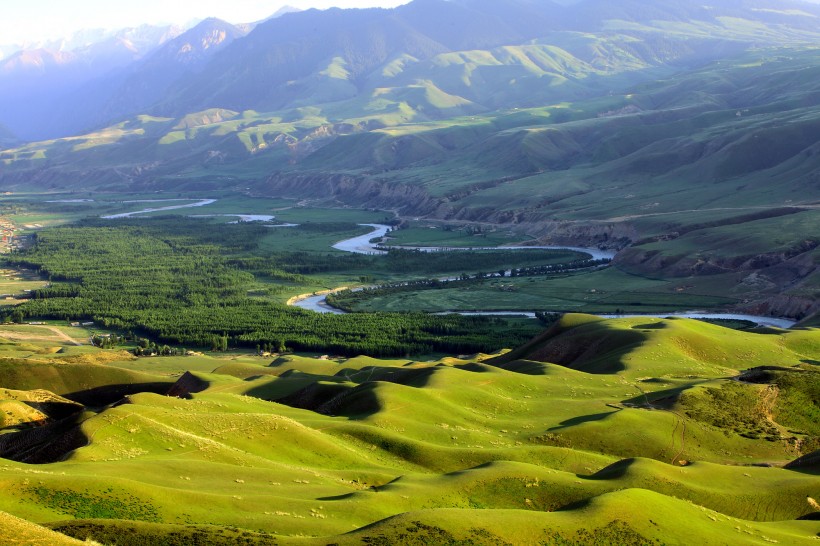 点击大图看下一张：新疆库克苏河风景图片
