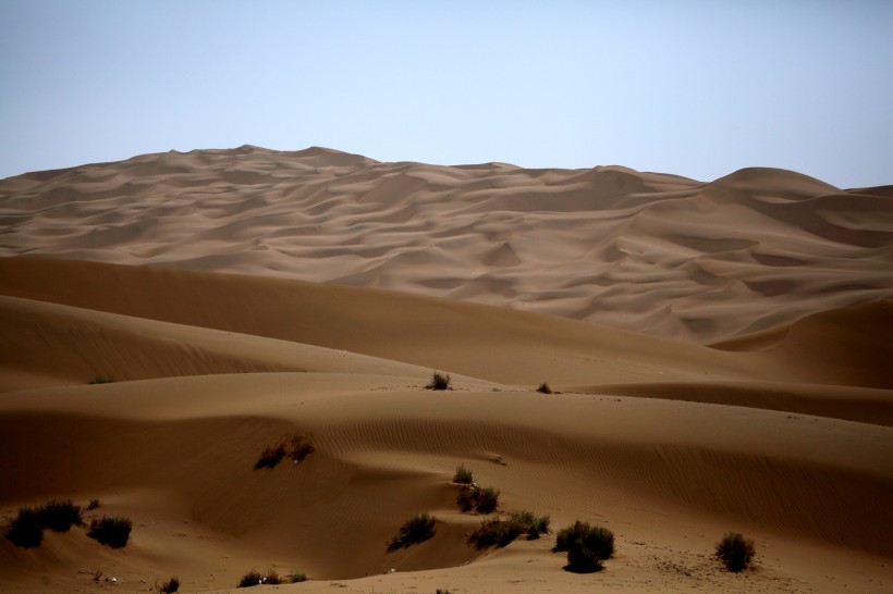 点击大图看下一张：新疆库木塔格沙漠风景图片