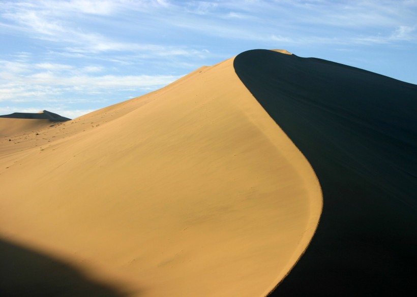 点击大图看下一张：新疆库姆塔格沙漠图片