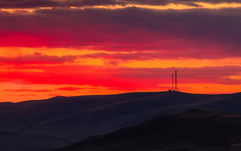 点击大图看下一张：内蒙古贡格尔草原日落晚霞唯美风景图片