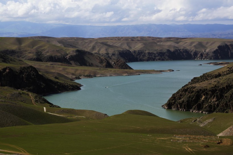 点击大图看下一张：新疆阔克苏大峡谷风景图片
