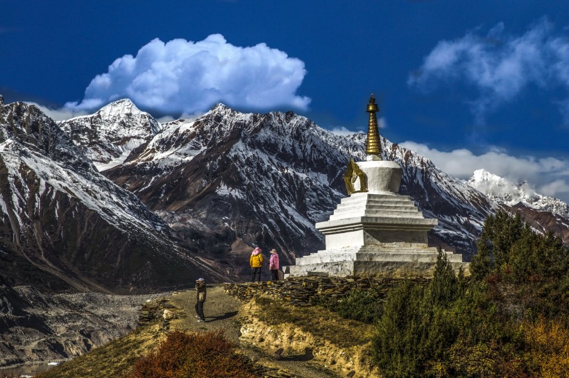 点击大图看下一张：西藏来古冰川风景图片